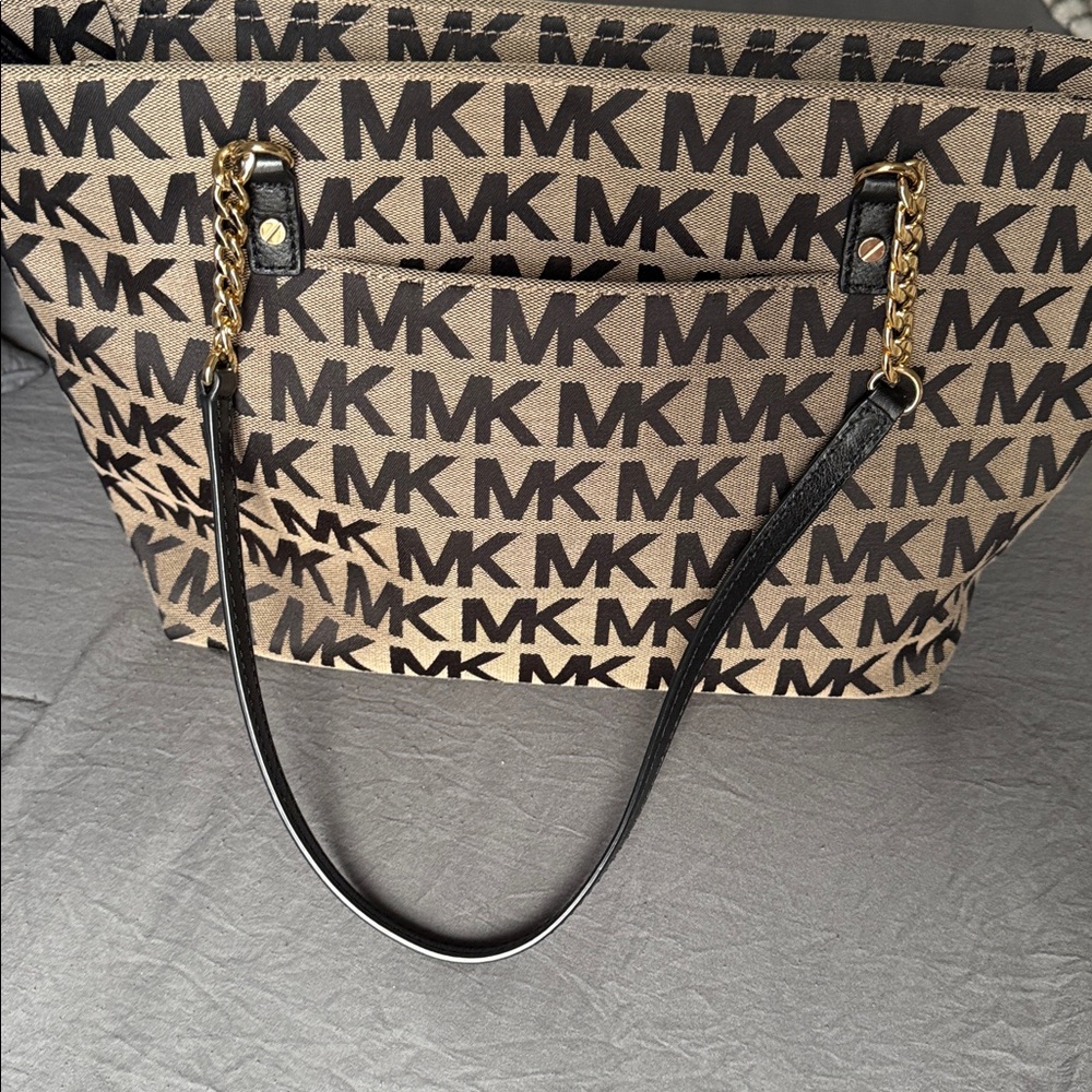 Michael Kors Signature Black and Tan Tote - Picture 15 of 16
